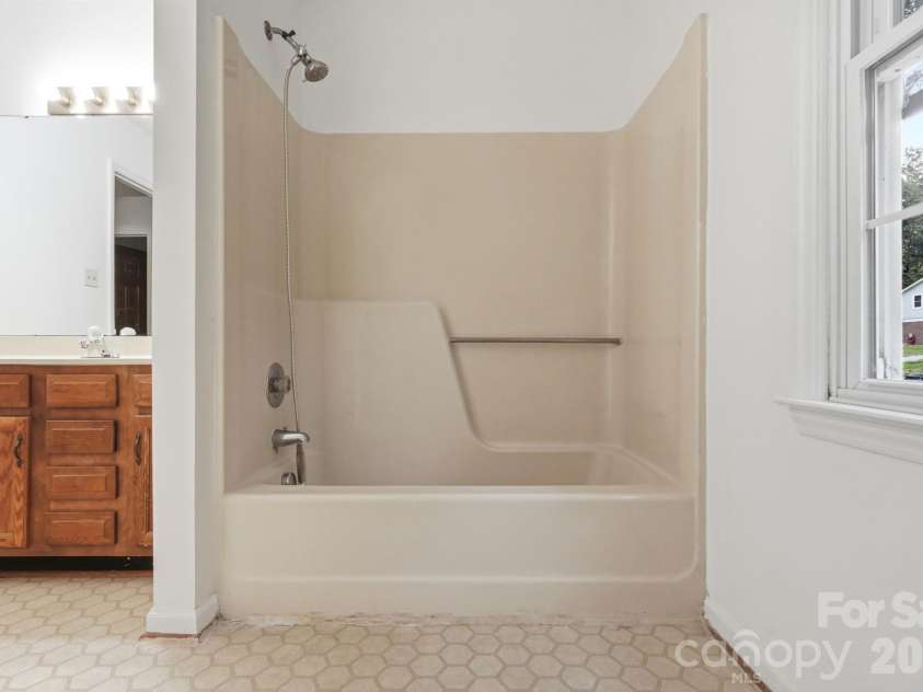10211 Meadow Hollow Drive, Charlotte, NC 28227.  MLS# CAR4410813, YatesRealty ID 42548. 