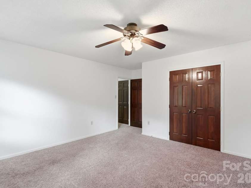 10211 Meadow Hollow Drive, Charlotte, NC 28227.  MLS# CAR4410813, YatesRealty ID 42548. 