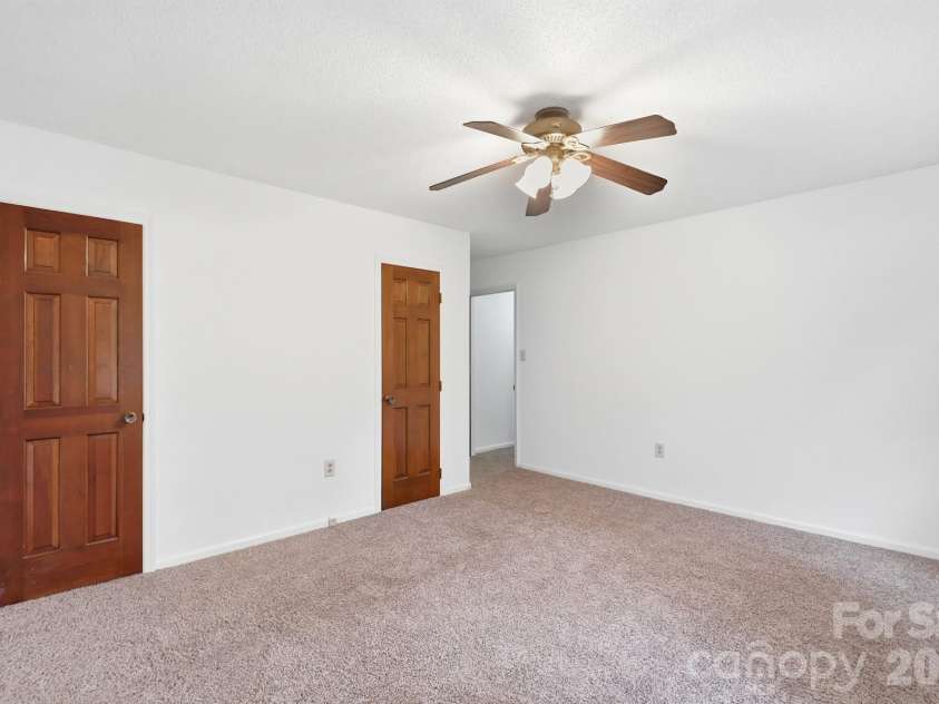 10211 Meadow Hollow Drive, Charlotte, NC 28227.  MLS# CAR4410813, YatesRealty ID 42548. 