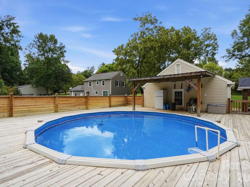 10211 Meadow Hollow Drive, Charlotte, NC 28227.  MLS# CAR4410813, YatesRealty ID 42548. 