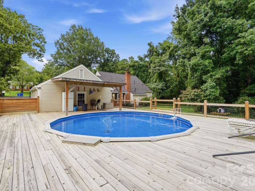 10211 Meadow Hollow Drive, Charlotte, NC 28227.  MLS# CAR4410813, YatesRealty ID 42548. 