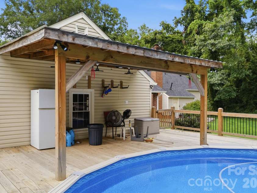 10211 Meadow Hollow Drive, Charlotte, NC 28227.  MLS# CAR4410813, YatesRealty ID 42548. 