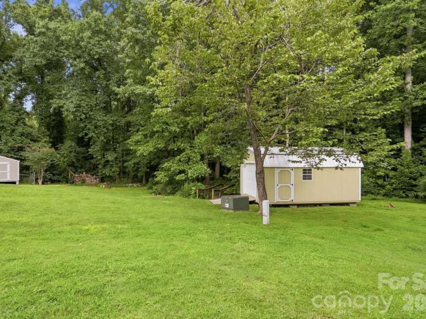 10211 Meadow Hollow Drive, Charlotte, NC 28227.  MLS# CAR4410813, YatesRealty ID 42548. 