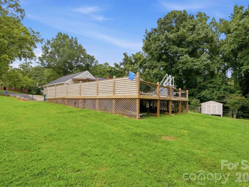 10211 Meadow Hollow Drive, Charlotte, NC 28227.  MLS# CAR4410813, YatesRealty ID 42548. 