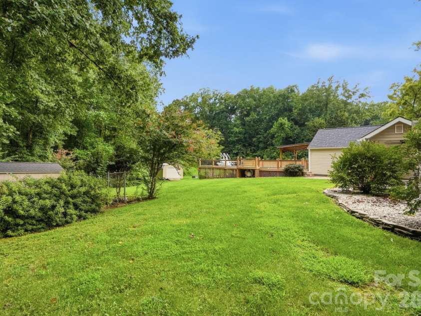10211 Meadow Hollow Drive, Charlotte, NC 28227.  MLS# CAR4410813, YatesRealty ID 42548. 