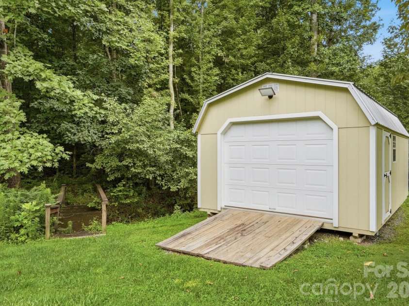 10211 Meadow Hollow Drive, Charlotte, NC 28227.  MLS# CAR4410813, YatesRealty ID 42548. 