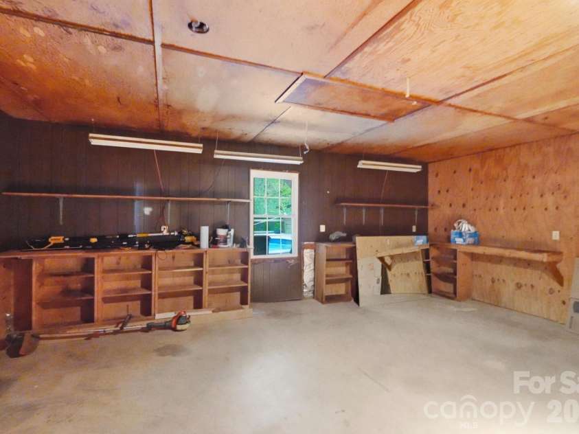 10211 Meadow Hollow Drive, Charlotte, NC 28227.  MLS# CAR4410813, YatesRealty ID 42548. Garage