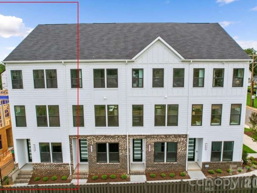 1017 Revival Row, Charlotte, NC 28208.  MLS# CAR4412932, YatesRealty ID 42549. 