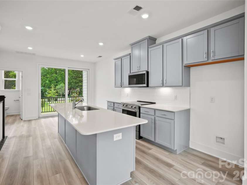 1017 Revival Row, Charlotte, NC 28208.  MLS# CAR4412932, YatesRealty ID 42549. 