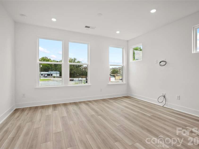 1017 Revival Row, Charlotte, NC 28208.  MLS# CAR4412932, YatesRealty ID 42549. 