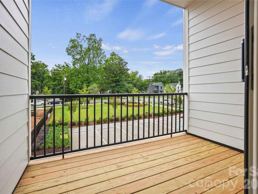 1017 Revival Row, Charlotte, NC 28208.  MLS# CAR4412932, YatesRealty ID 42549. 