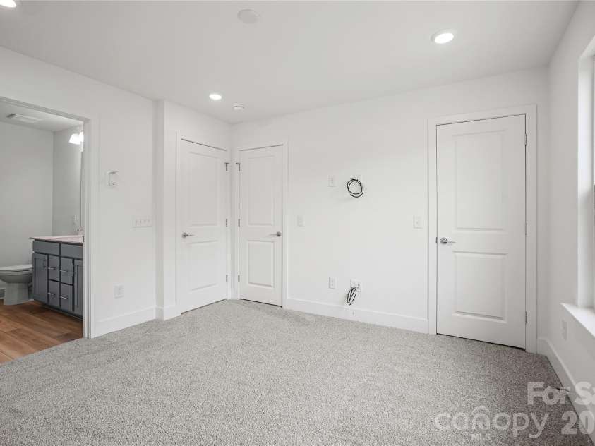 1017 Revival Row, Charlotte, NC 28208.  MLS# CAR4412932, YatesRealty ID 42549. 