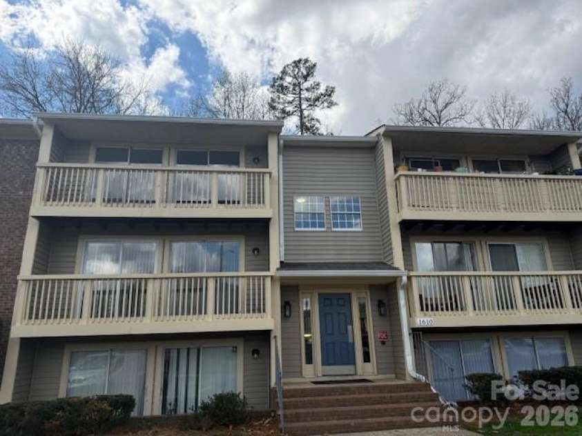 1610 Arlyn Circle, Charlotte, NC 28213.  MLS# CAR4357031, YatesRealty ID 4255. 