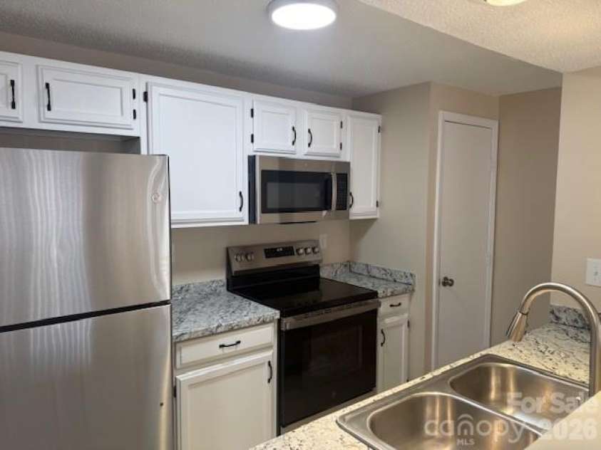 1610 Arlyn Circle, Charlotte, NC 28213.  MLS# CAR4357031, YatesRealty ID 4255. 
