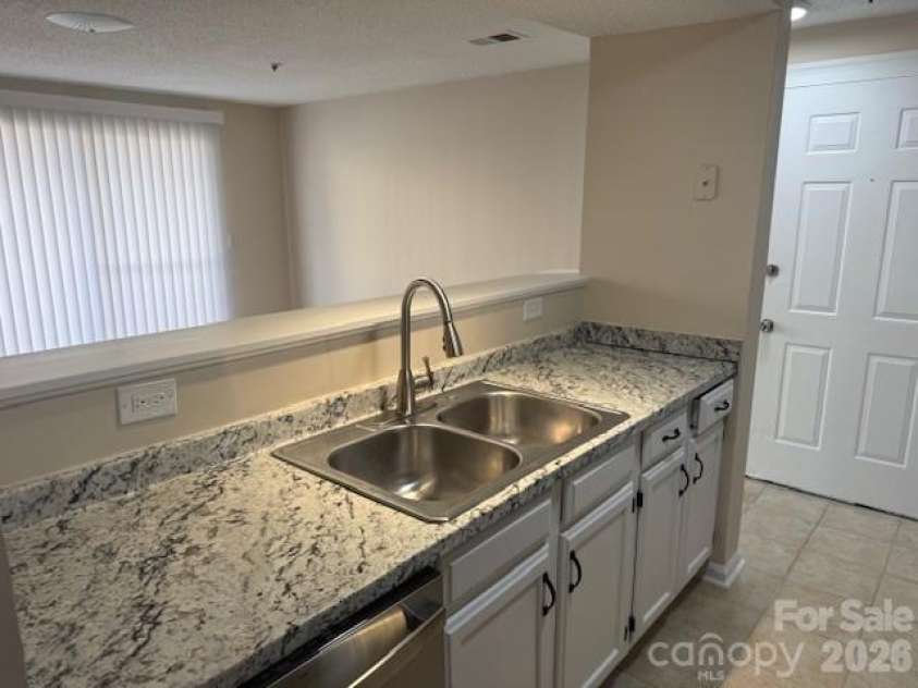 1610 Arlyn Circle, Charlotte, NC 28213.  MLS# CAR4357031, YatesRealty ID 4255. 