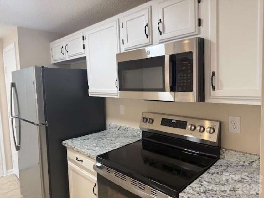 1610 Arlyn Circle, Charlotte, NC 28213.  MLS# CAR4357031, YatesRealty ID 4255. 