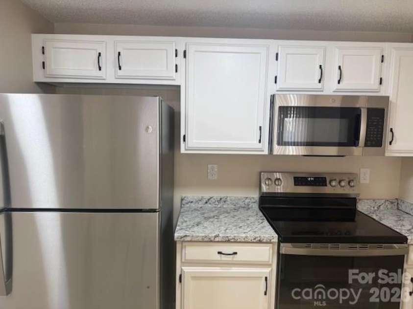 1610 Arlyn Circle, Charlotte, NC 28213.  MLS# CAR4357031, YatesRealty ID 4255. 