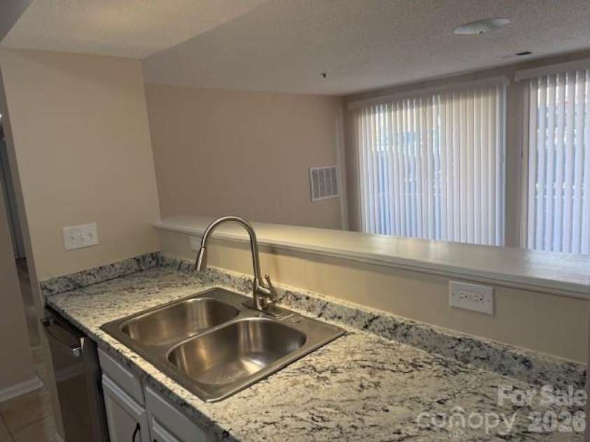 1610 Arlyn Circle, Charlotte, NC 28213.  MLS# CAR4357031, YatesRealty ID 4255. 