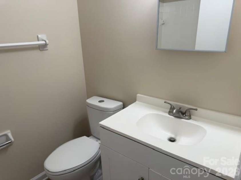 1610 Arlyn Circle, Charlotte, NC 28213.  MLS# CAR4357031, YatesRealty ID 4255. 