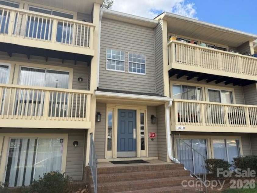 1610 Arlyn Circle, Charlotte, NC 28213.  MLS# CAR4357031, YatesRealty ID 4255. 