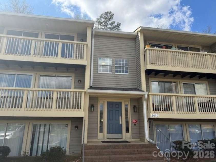 1610 Arlyn Circle, Charlotte, NC 28213.  MLS# CAR4357031, YatesRealty ID 4255. 