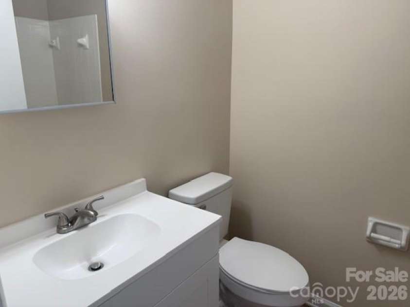 1610 Arlyn Circle, Charlotte, NC 28213.  MLS# CAR4357031, YatesRealty ID 4255. 