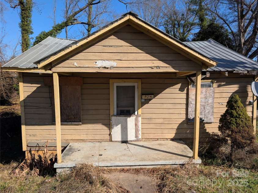 310 Floyd Baker Boulevard, Gaffney, SC 29341.  MLS# CAR4334097, YatesRealty ID 4255. 