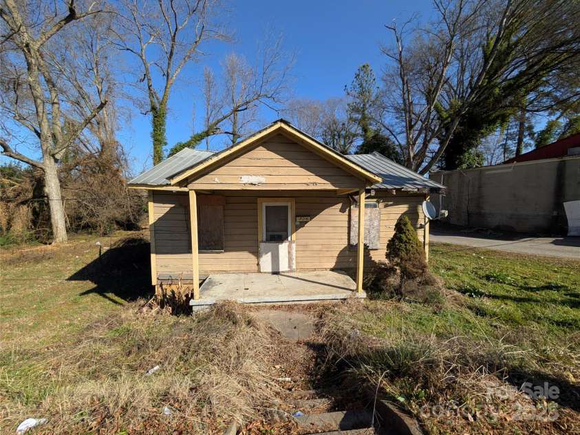 310 Floyd Baker Boulevard, Gaffney, SC 29341.  MLS# CAR4334097, YatesRealty ID 4255. 