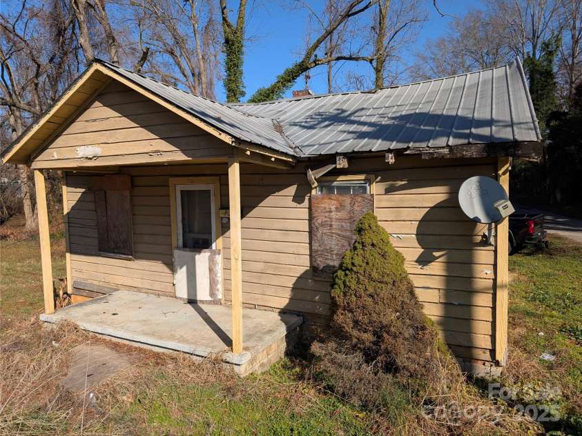 310 Floyd Baker Boulevard, Gaffney, SC 29341.  MLS# CAR4334097, YatesRealty ID 4255. 