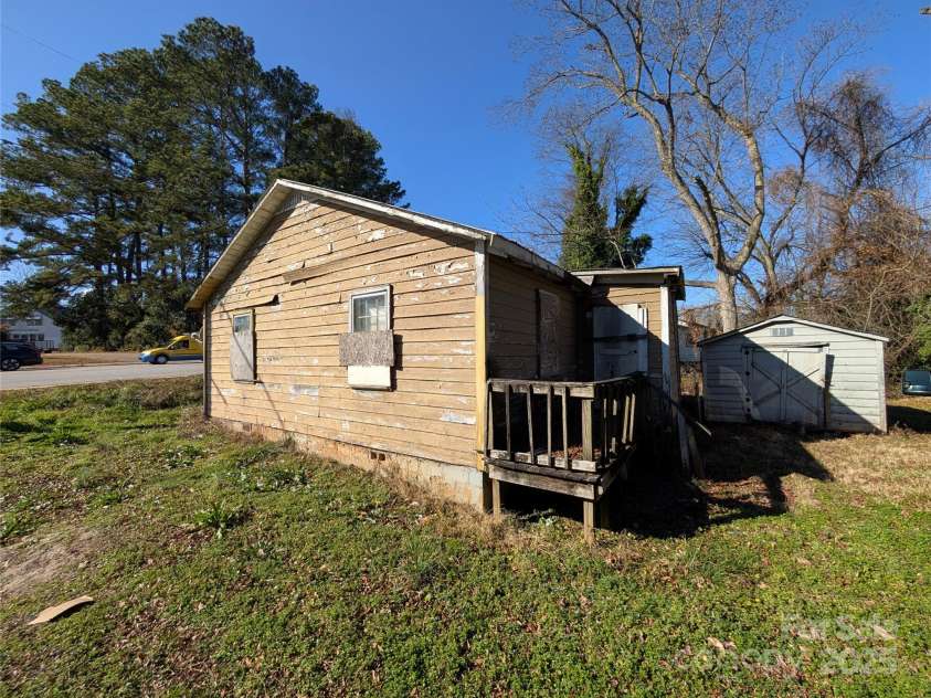 310 Floyd Baker Boulevard, Gaffney, SC 29341.  MLS# CAR4334097, YatesRealty ID 4255. 