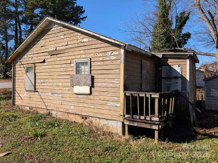 310 Floyd Baker Boulevard, Gaffney, SC 29341.  MLS# CAR4334097, YatesRealty ID 4255. 