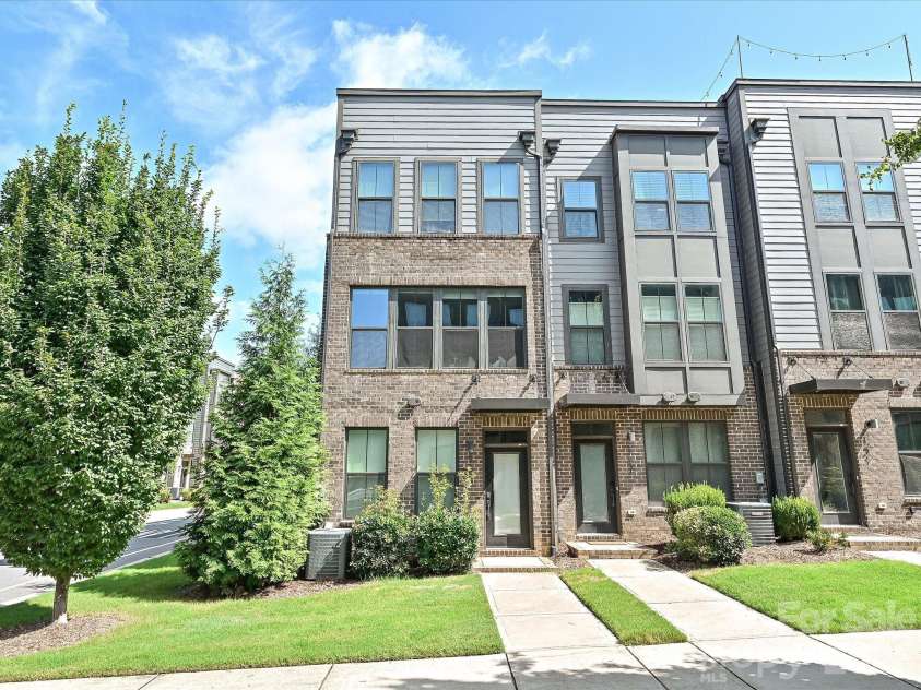 143 Music Hall Way, Charlotte, NC 28203.  MLS# CAR4412588, YatesRealty ID 42552. 