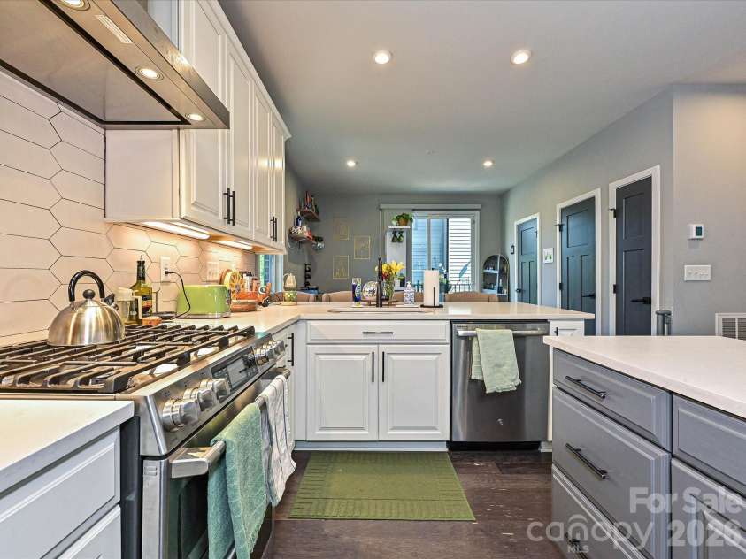 143 Music Hall Way, Charlotte, NC 28203.  MLS# CAR4412588, YatesRealty ID 42552. 
