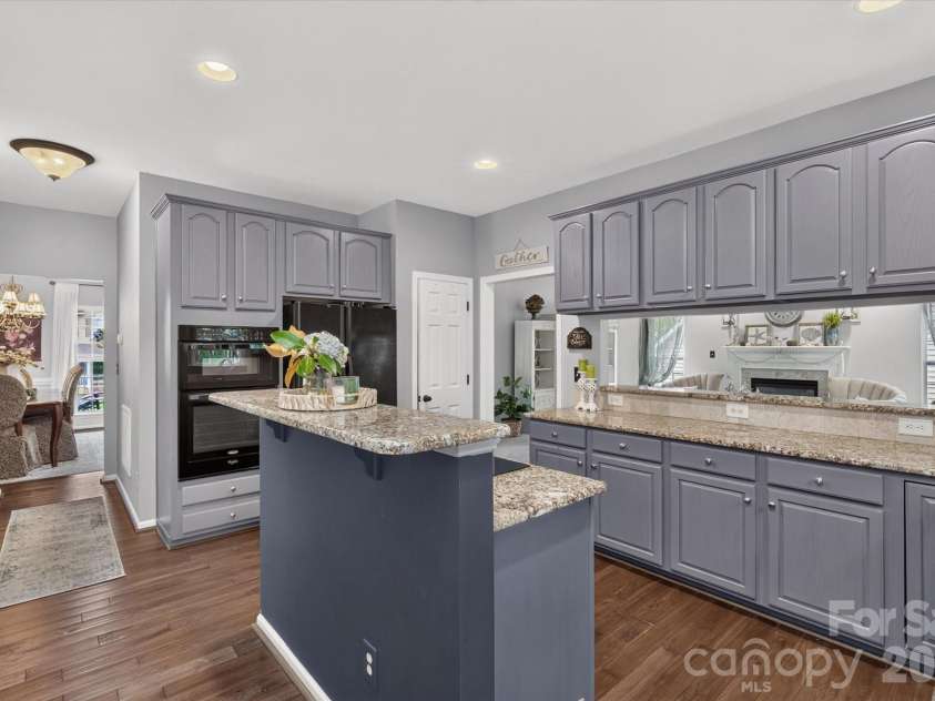 4134 Oakton Ridge Court, Matthews, NC 28105.  MLS# CAR4391790, YatesRealty ID 42553. Kitchen