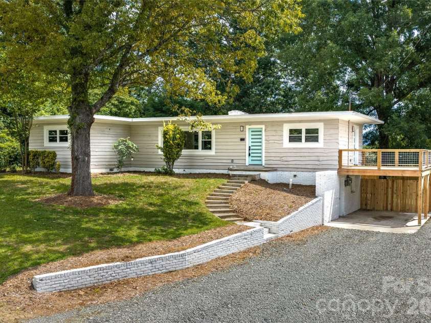 155 Oak Terrace, Arden, NC 28704.  MLS# CAR4411955, YatesRealty ID 42555. 