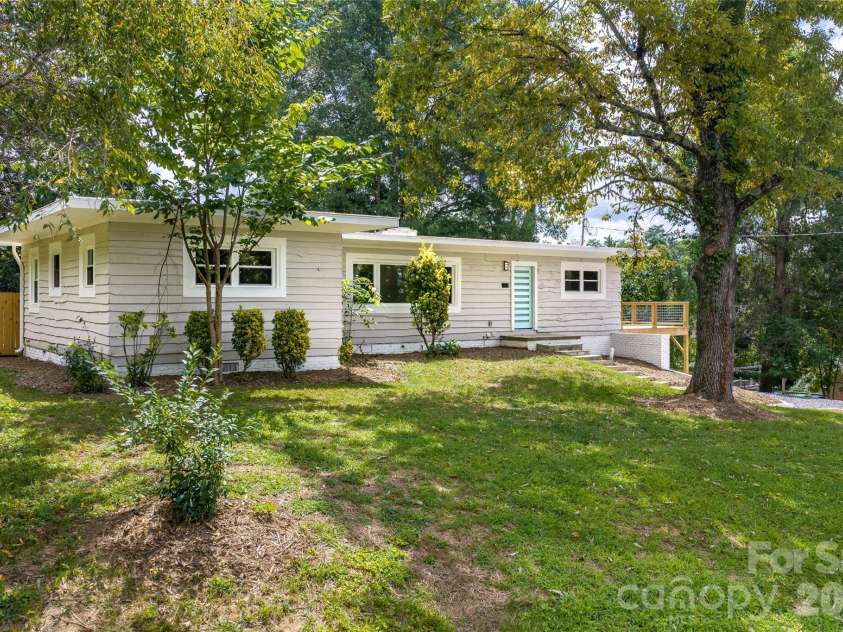 155 Oak Terrace, Arden, NC 28704.  MLS# CAR4411955, YatesRealty ID 42555. 