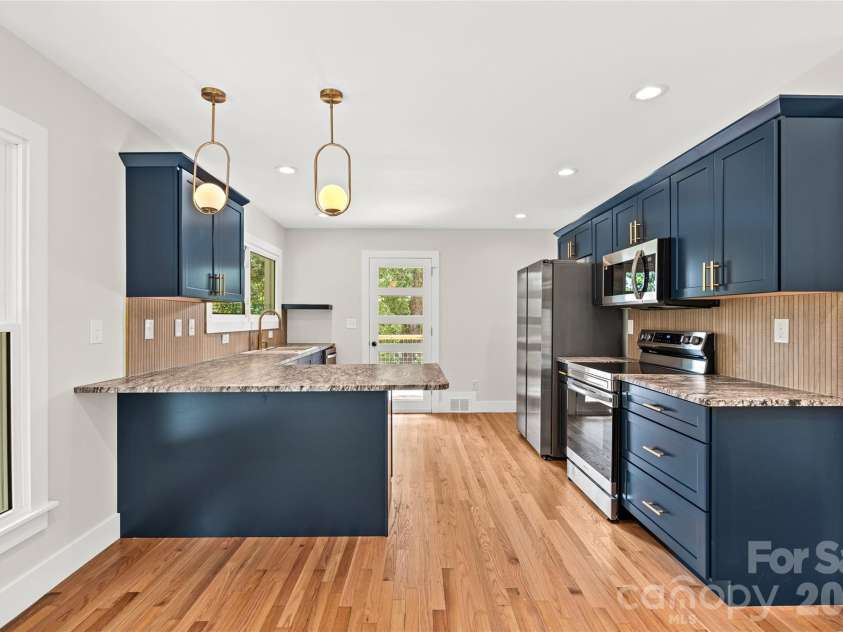 155 Oak Terrace, Arden, NC 28704.  MLS# CAR4411955, YatesRealty ID 42555. 