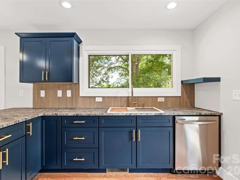155 Oak Terrace, Arden, NC 28704.  MLS# CAR4411955, YatesRealty ID 42555. 