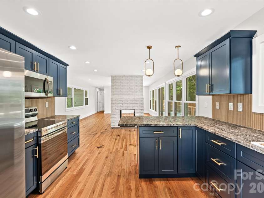 155 Oak Terrace, Arden, NC 28704.  MLS# CAR4411955, YatesRealty ID 42555. 
