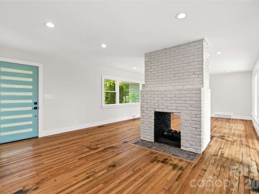 155 Oak Terrace, Arden, NC 28704.  MLS# CAR4411955, YatesRealty ID 42555. 