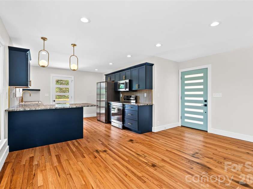 155 Oak Terrace, Arden, NC 28704.  MLS# CAR4411955, YatesRealty ID 42555. 