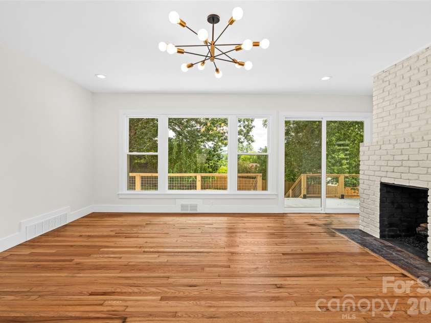 155 Oak Terrace, Arden, NC 28704.  MLS# CAR4411955, YatesRealty ID 42555. 