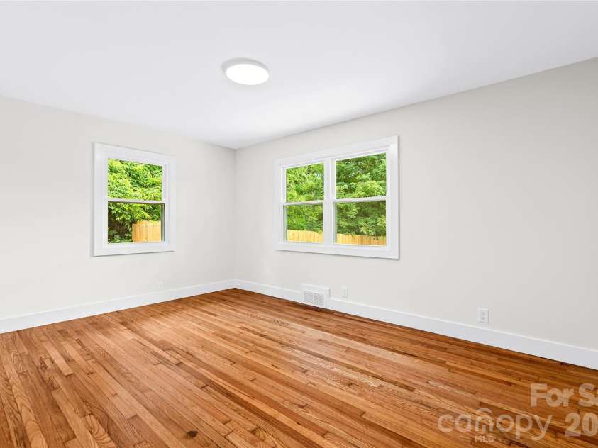 155 Oak Terrace, Arden, NC 28704.  MLS# CAR4411955, YatesRealty ID 42555. 