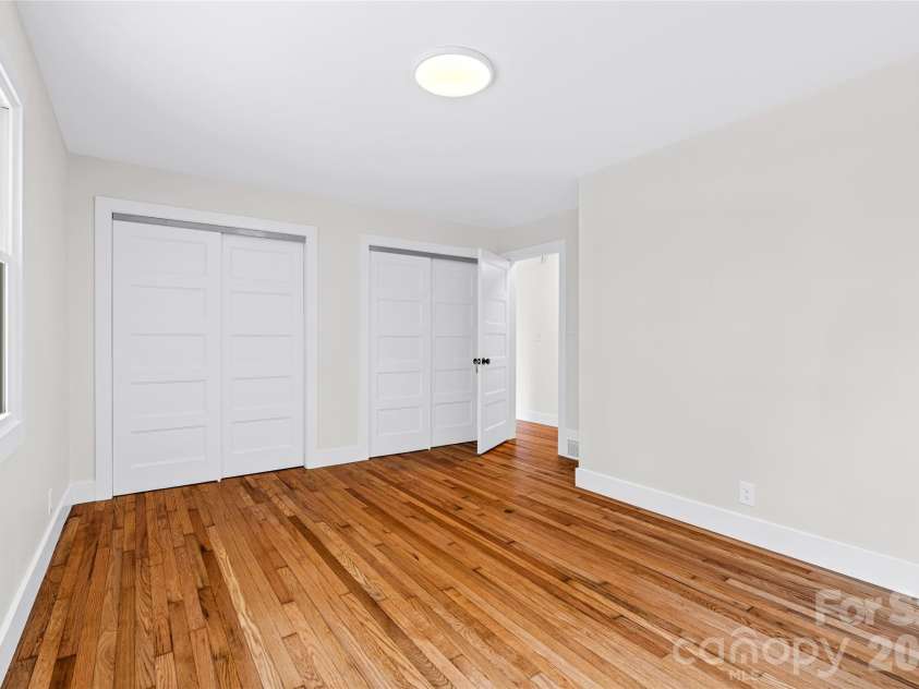 155 Oak Terrace, Arden, NC 28704.  MLS# CAR4411955, YatesRealty ID 42555. 