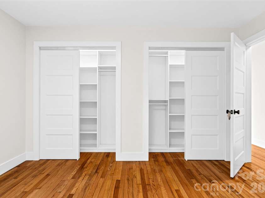 155 Oak Terrace, Arden, NC 28704.  MLS# CAR4411955, YatesRealty ID 42555. 