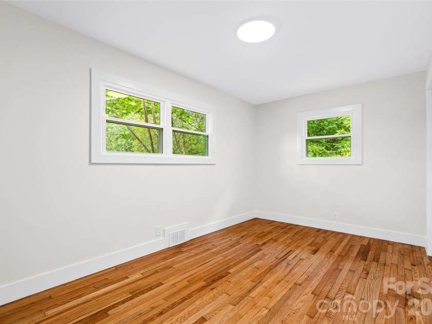 155 Oak Terrace, Arden, NC 28704.  MLS# CAR4411955, YatesRealty ID 42555. 
