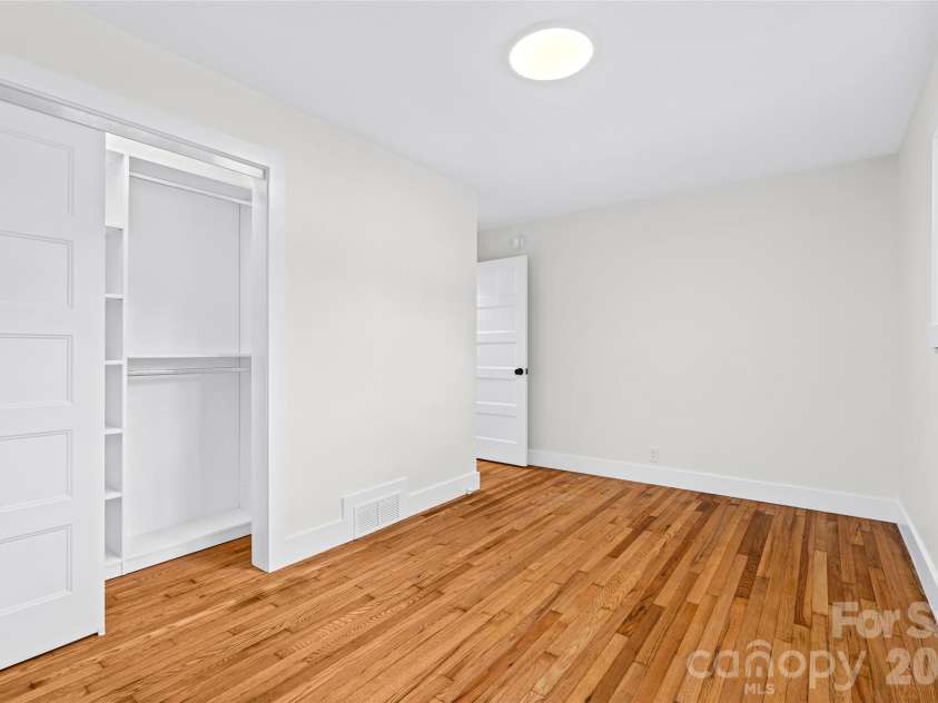 155 Oak Terrace, Arden, NC 28704.  MLS# CAR4411955, YatesRealty ID 42555. 