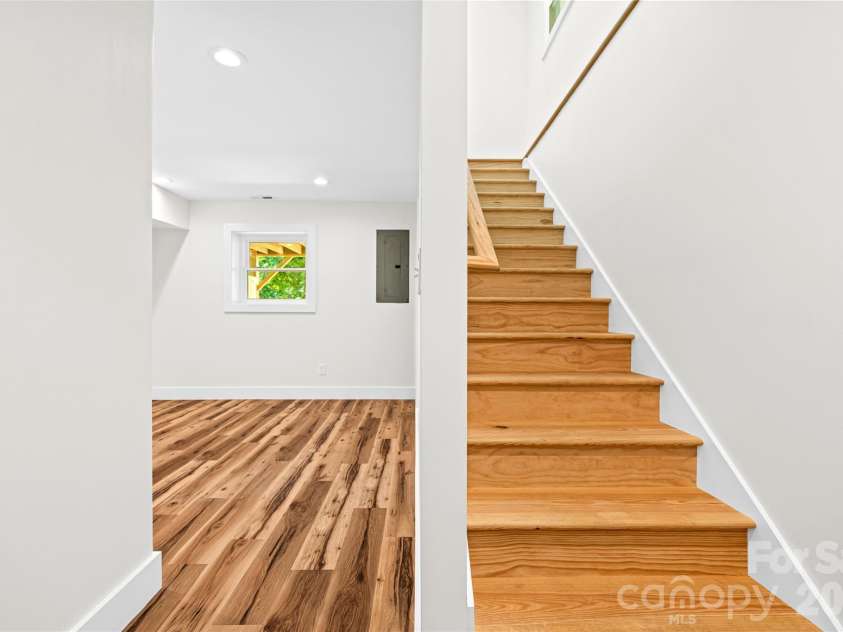 155 Oak Terrace, Arden, NC 28704.  MLS# CAR4411955, YatesRealty ID 42555. 