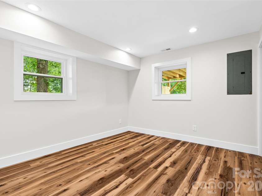 155 Oak Terrace, Arden, NC 28704.  MLS# CAR4411955, YatesRealty ID 42555. 