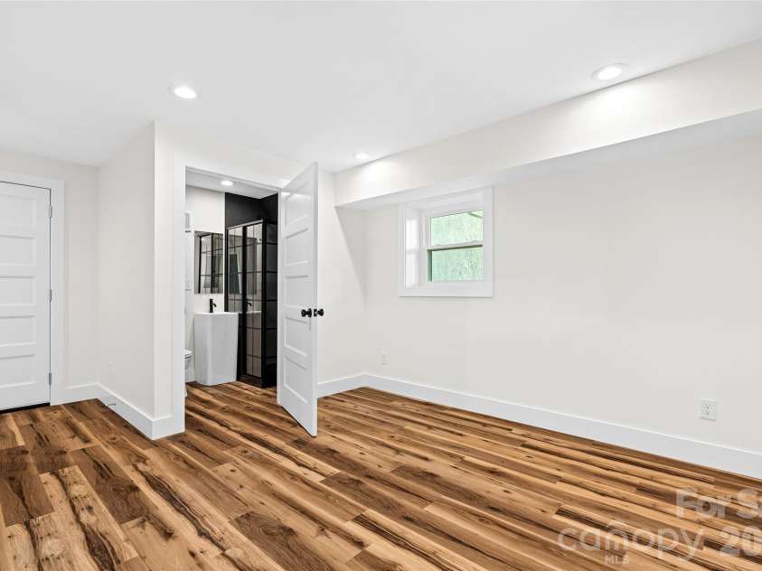 155 Oak Terrace, Arden, NC 28704.  MLS# CAR4411955, YatesRealty ID 42555. 